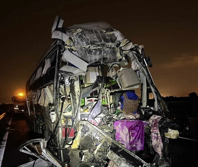 Tai nạn xe khách trên cao tốc Vĩnh Hảo - Phan Thiết, 1 người chết, 11 người bị thương